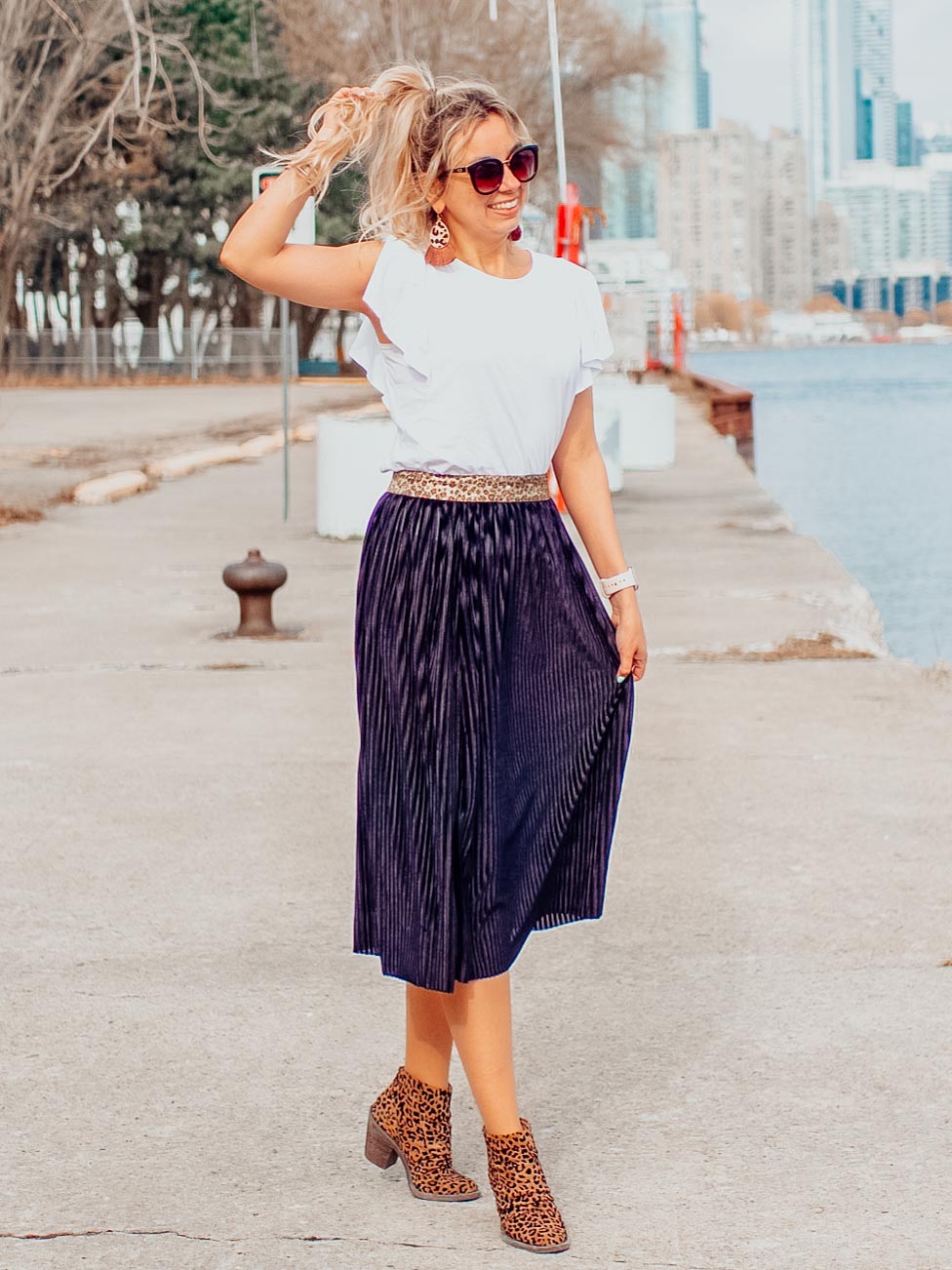 3 ways to wear a black pleated skirt LUCIANA COUTO